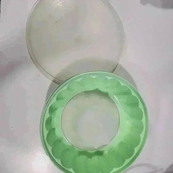 Tupperware Vintage Jello Mold with Lid - Mint Green - 1201-11, 1202-4, 1203-6 - Picture 6 of 6